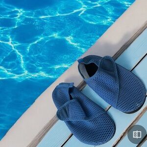Blue Mesh Water Shoes Size 2 Little boy 5-6yo